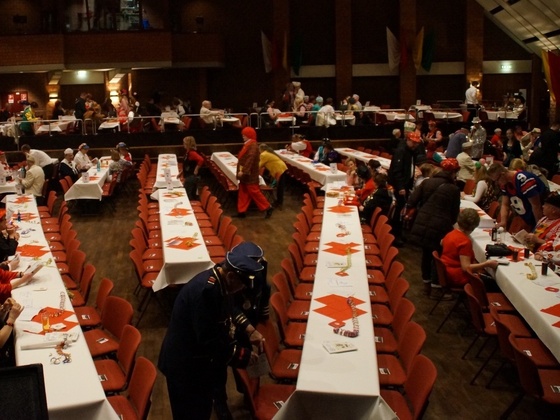 Langsam füllt sich der Saal